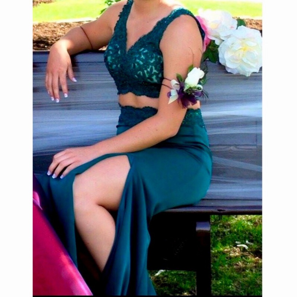 Size 4 prom dress - Picture 7 of 7